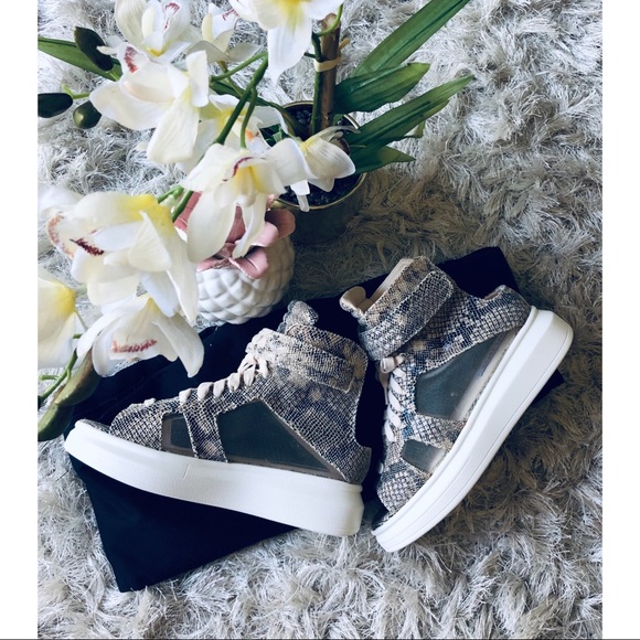 ✨LAST PAIR✨NIB Snakeprint Sneakers - Picture 2 of 8